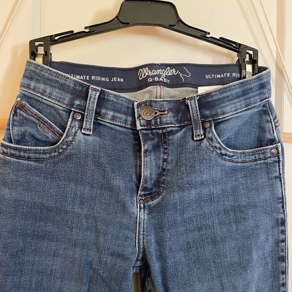 Women’s Wrangler Q-Baby Mid-Rise Bootcut Jeans - Picture 3 of 9